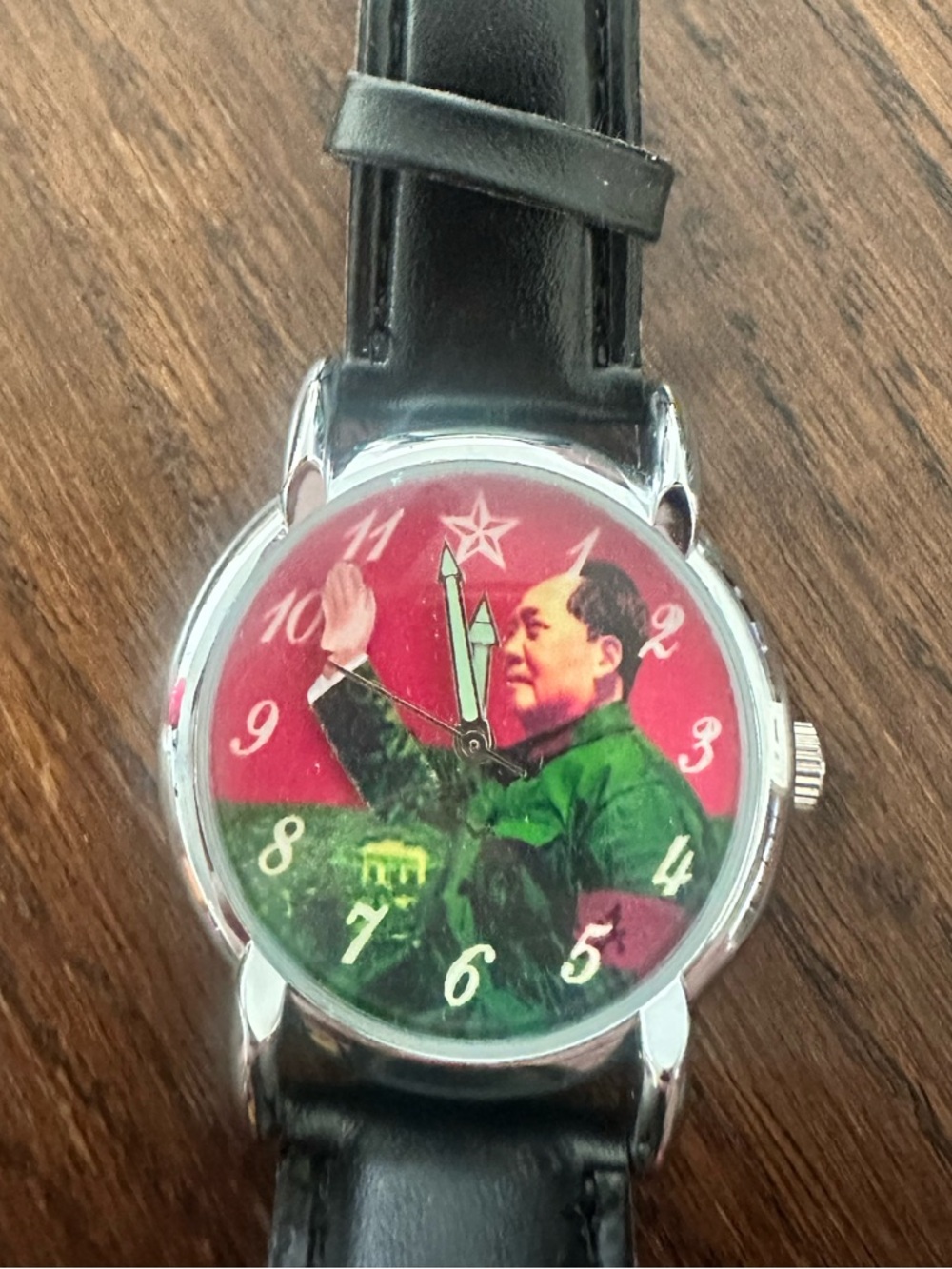 Vintage Mao Zedong Waving Hand Watch – Rare Collectible